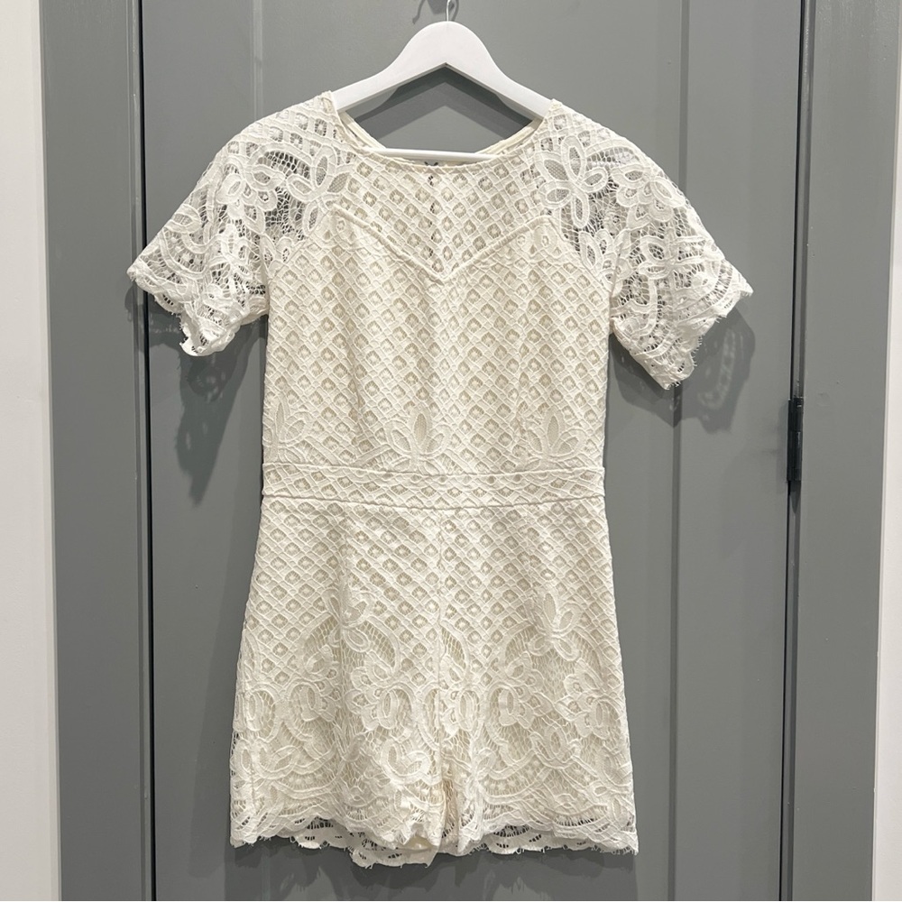🌟 3/$25 Love, Fire White Lace Shorts Romper - Large